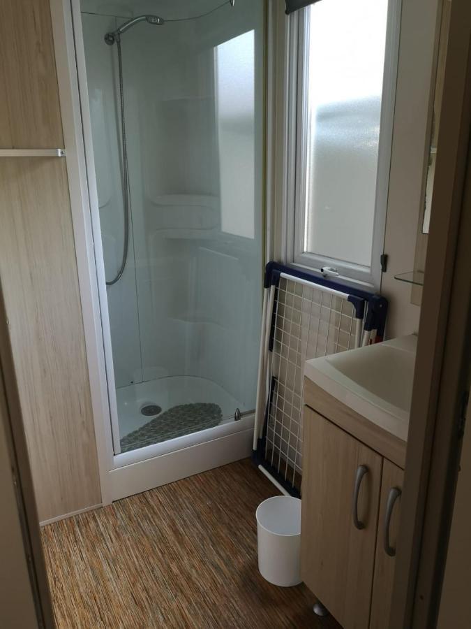 - Océan Pinède - - - Port - Commerces Camping 3*